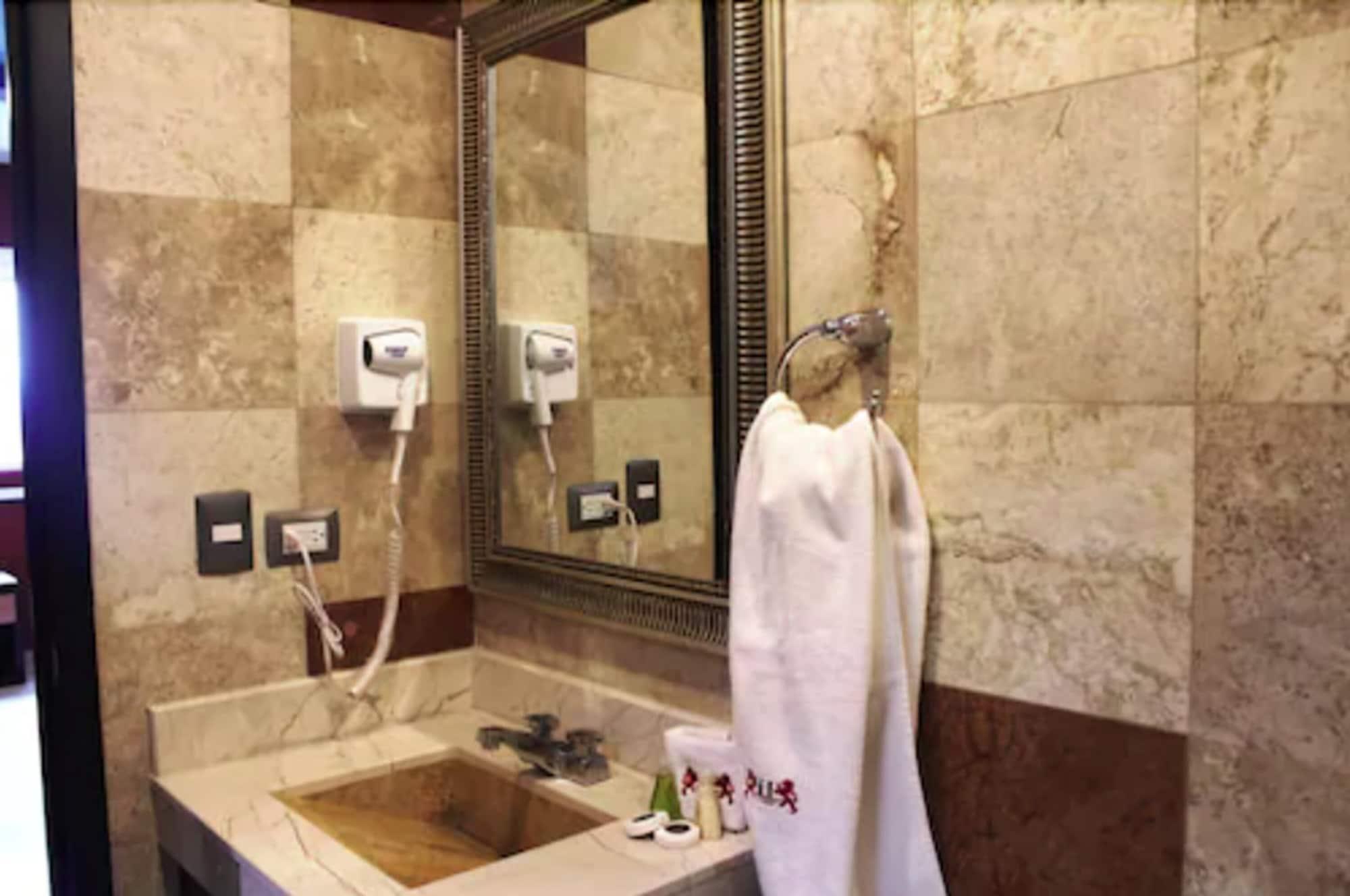Hotel Leones Puebla Dış mekan fotoğraf